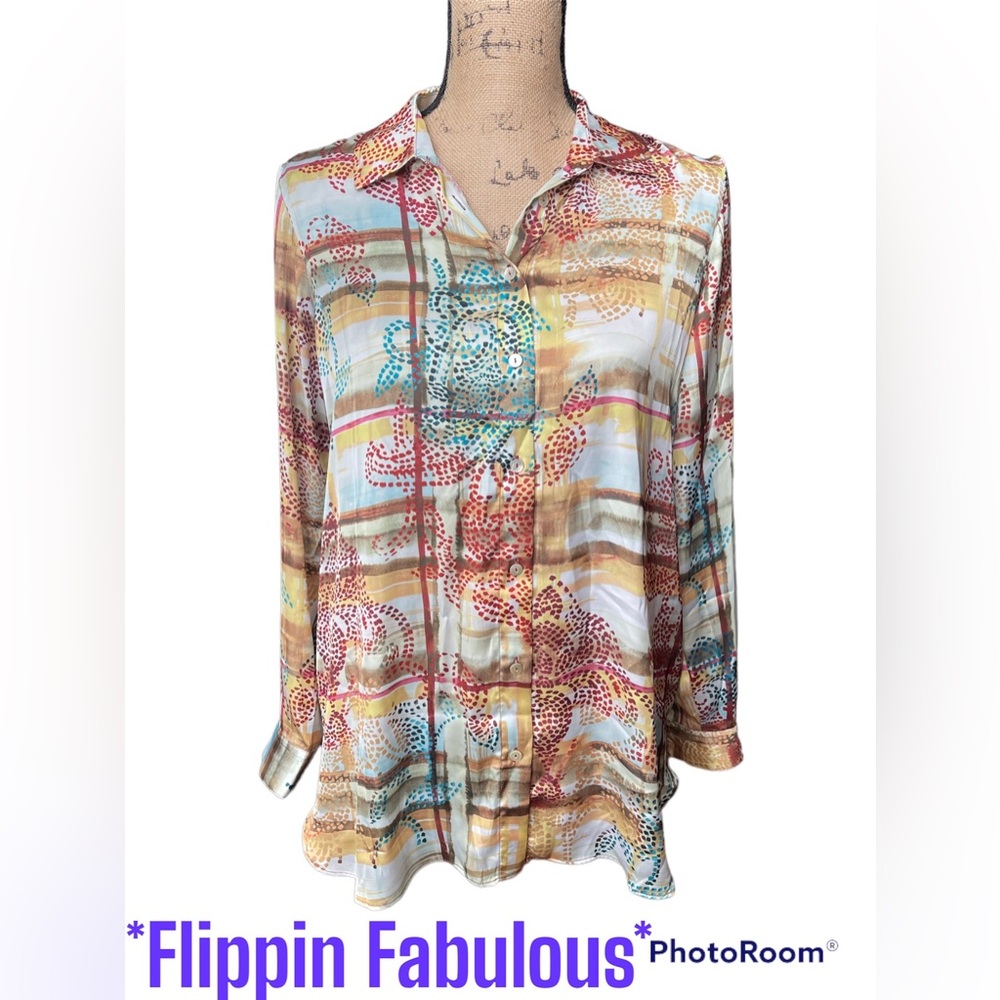 Susan Graver~Print button up blouse size says xspetite But fits like M/L